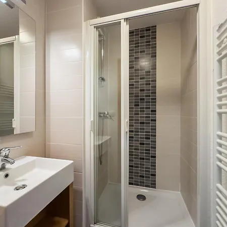 Apartment Avec Piscine, Sauna Et Terrasse Aux Saisies - Fr-1-809-1